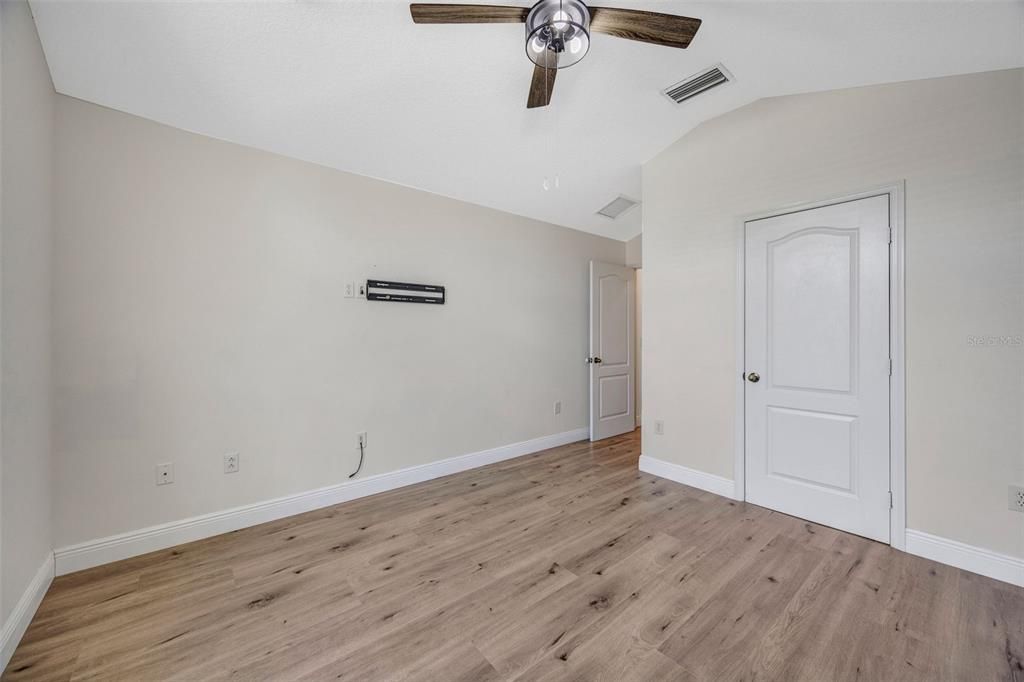 Active With Contract: $314,900 (3 beds, 2 baths, 1713 Square Feet)