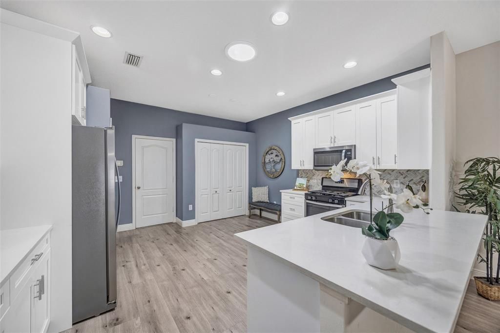 Active With Contract: $314,900 (3 beds, 2 baths, 1713 Square Feet)