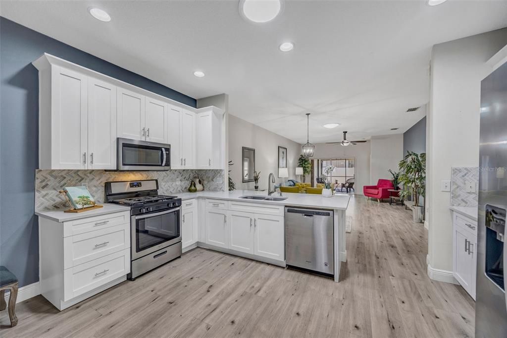 Active With Contract: $314,900 (3 beds, 2 baths, 1713 Square Feet)
