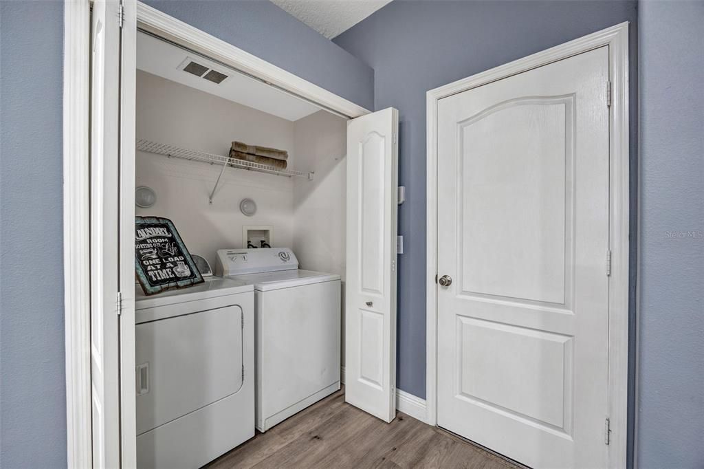 Active With Contract: $314,900 (3 beds, 2 baths, 1713 Square Feet)