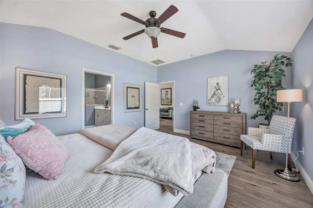 Active With Contract: $314,900 (3 beds, 2 baths, 1713 Square Feet)