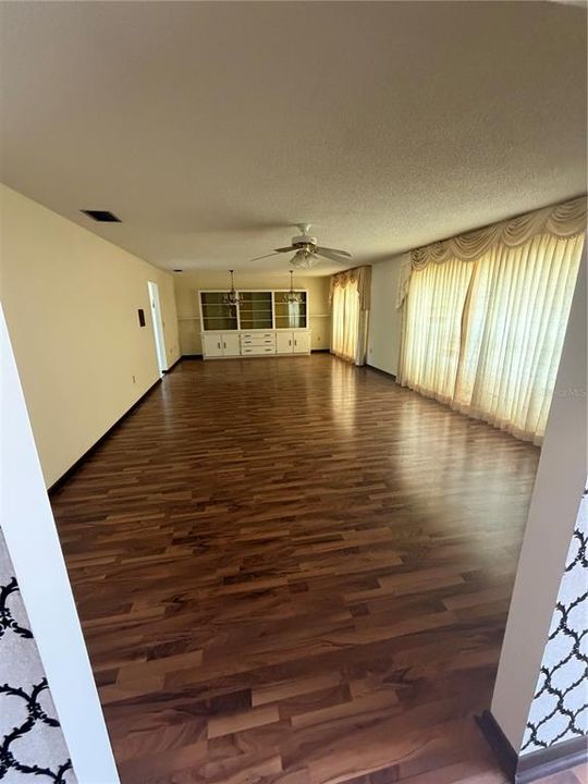 For Rent: $2,400 (4 beds, 3 baths, 2755 Square Feet)