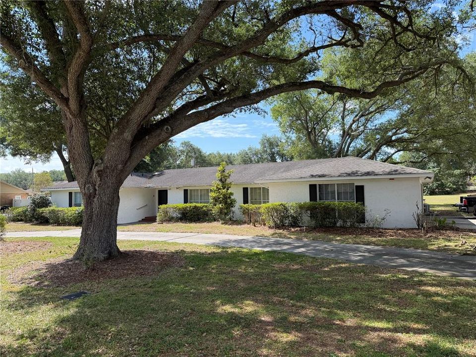 For Rent: $2,400 (4 beds, 3 baths, 2755 Square Feet)