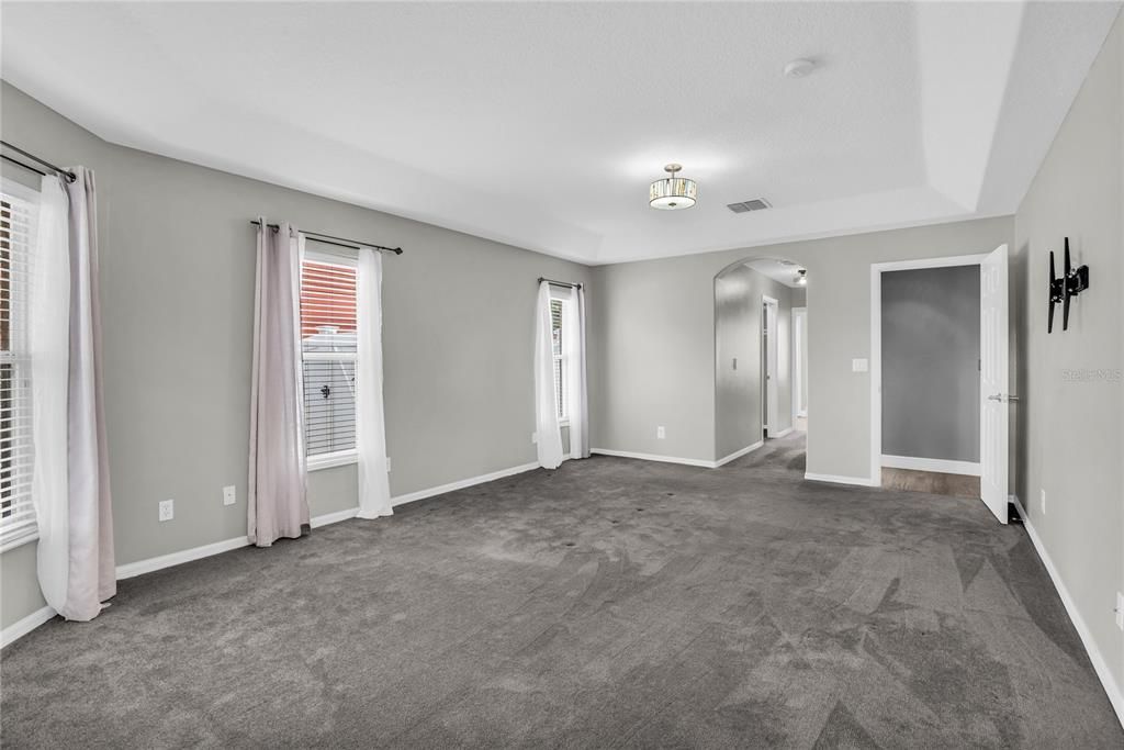Activo con contrato: $584,900 (4 camas, 3 baños, 2709 Pies cuadrados)