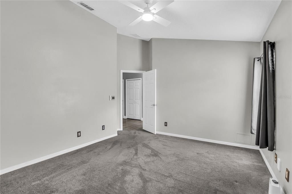 Activo con contrato: $584,900 (4 camas, 3 baños, 2709 Pies cuadrados)