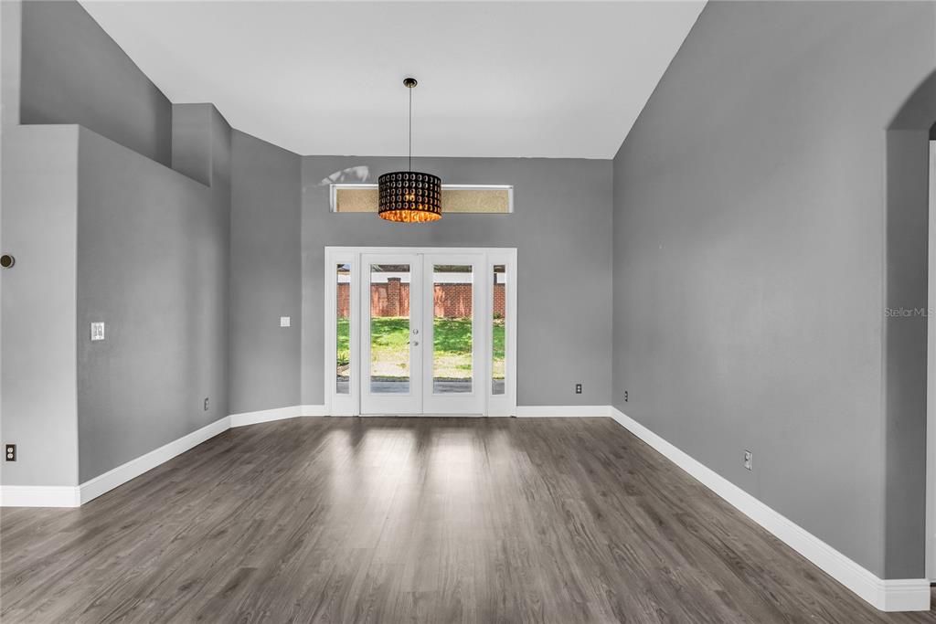 Activo con contrato: $584,900 (4 camas, 3 baños, 2709 Pies cuadrados)