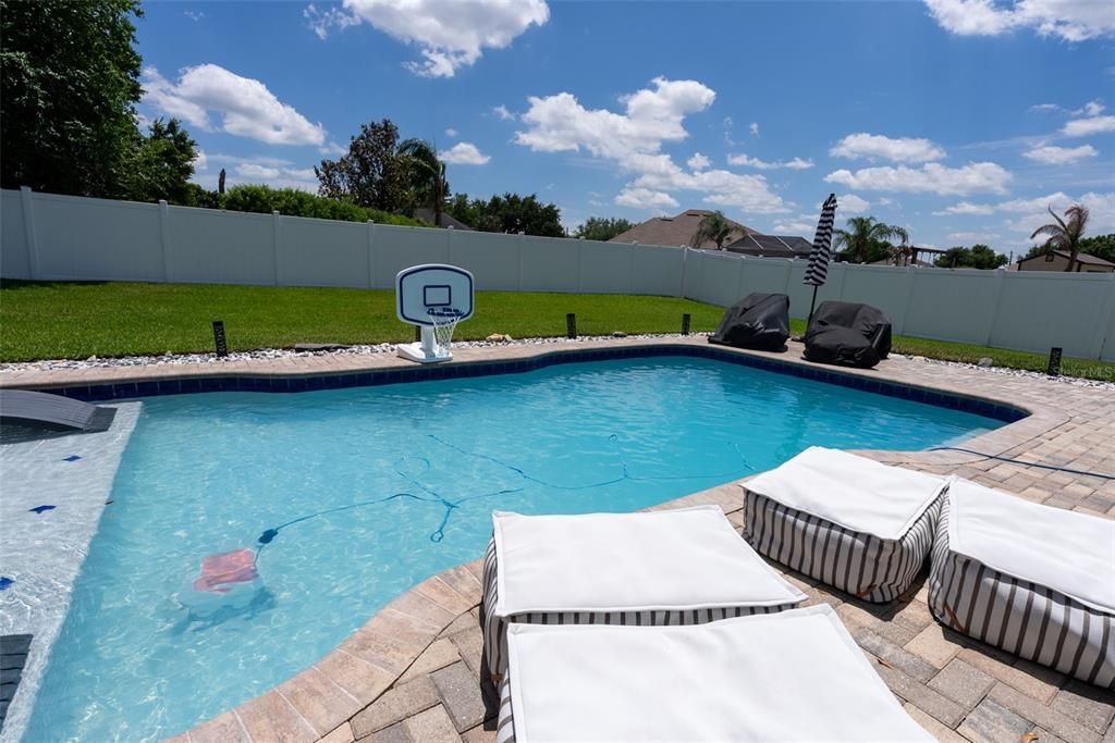 Activo con contrato: $535,000 (4 camas, 3 baños, 2268 Pies cuadrados)