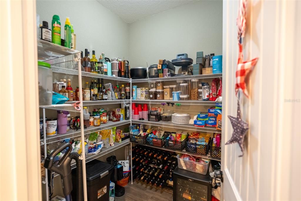 Activo con contrato: $535,000 (4 camas, 3 baños, 2268 Pies cuadrados)