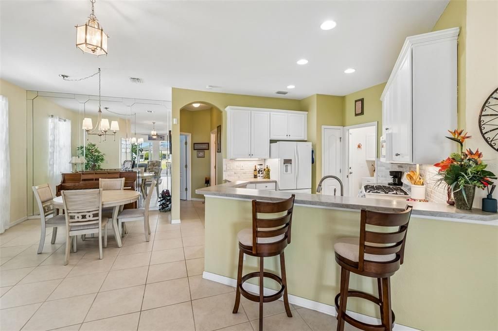 For Sale: $275,000 (2 beds, 2 baths, 1206 Square Feet)