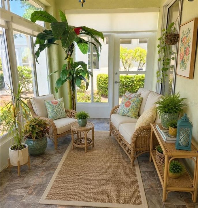 For Sale: $275,000 (2 beds, 2 baths, 1206 Square Feet)
