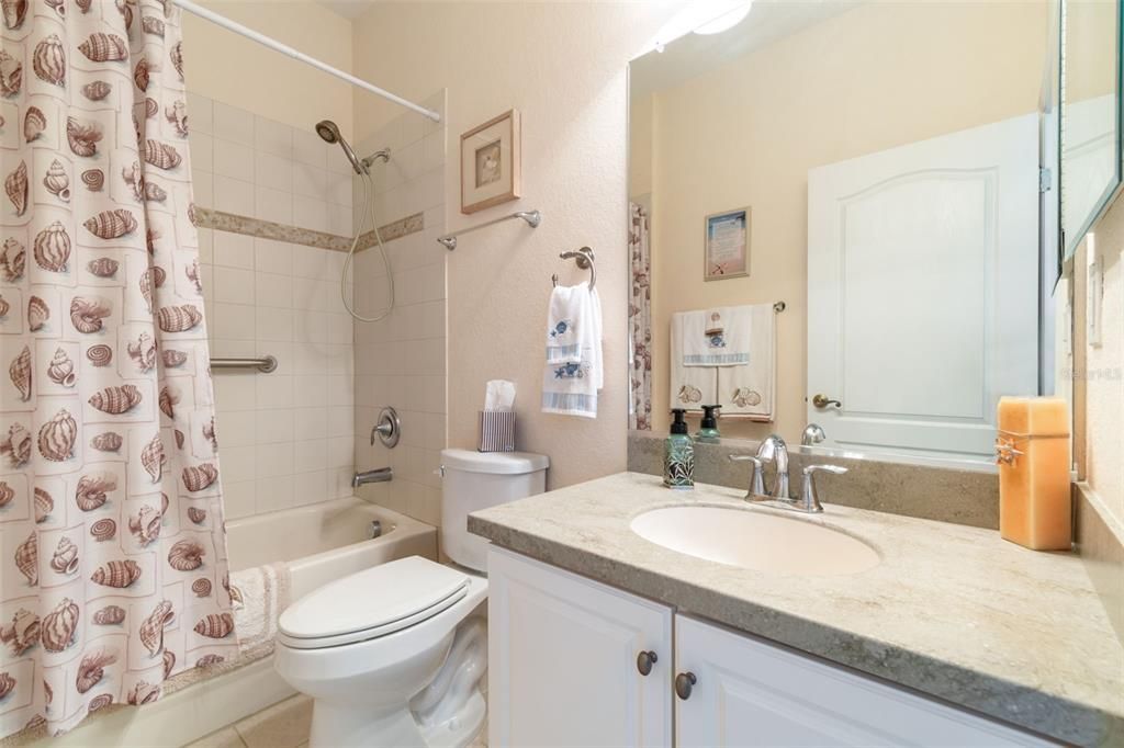 For Sale: $275,000 (2 beds, 2 baths, 1206 Square Feet)