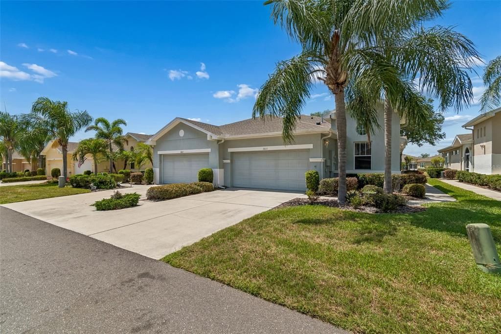 For Sale: $275,000 (2 beds, 2 baths, 1206 Square Feet)
