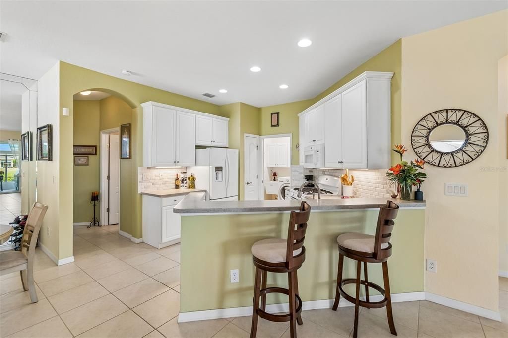 For Sale: $275,000 (2 beds, 2 baths, 1206 Square Feet)