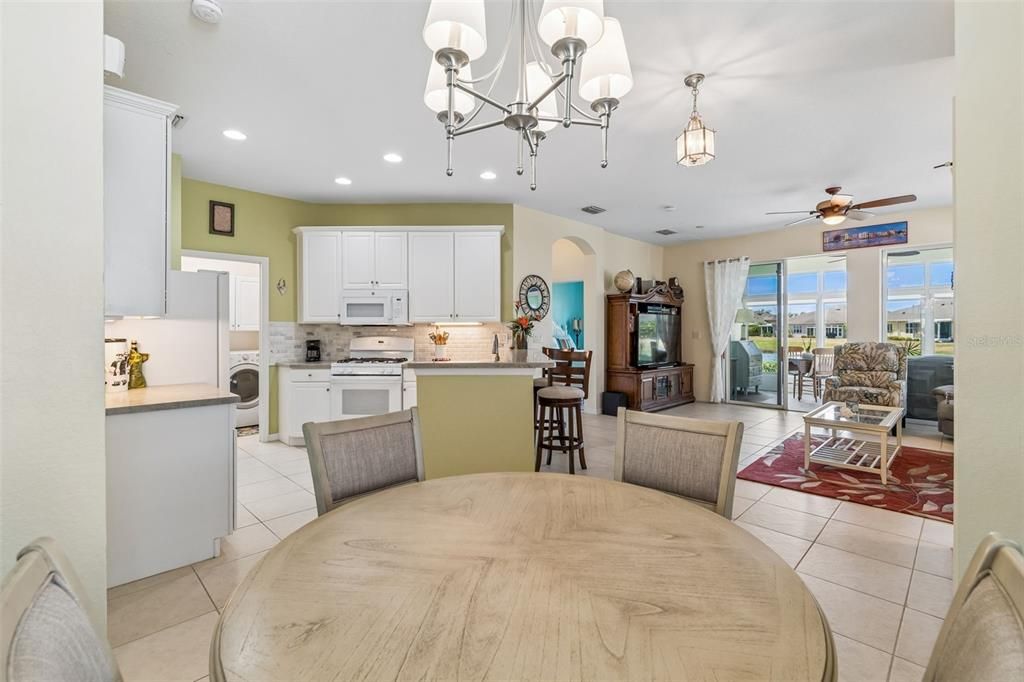 For Sale: $275,000 (2 beds, 2 baths, 1206 Square Feet)