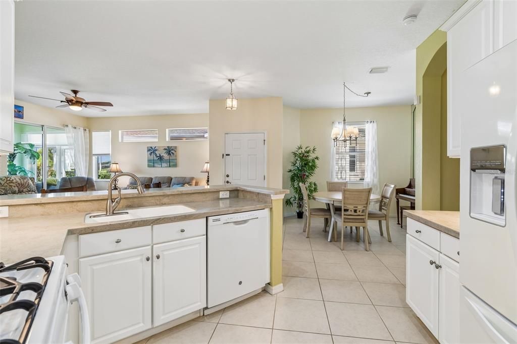 For Sale: $275,000 (2 beds, 2 baths, 1206 Square Feet)