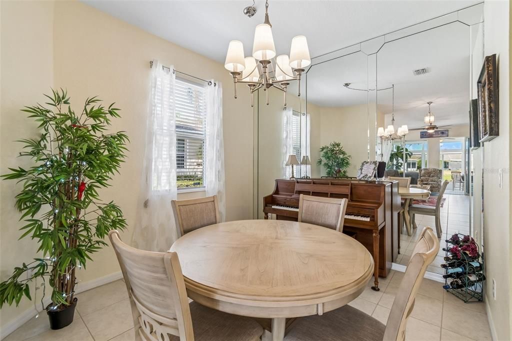 For Sale: $275,000 (2 beds, 2 baths, 1206 Square Feet)
