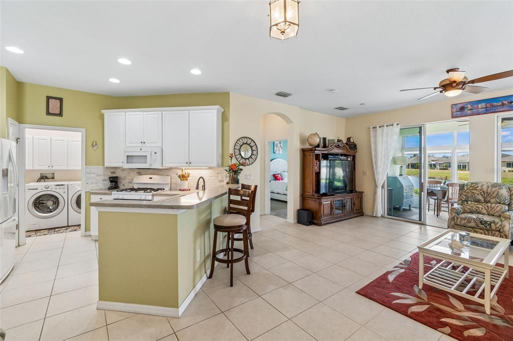 For Sale: $275,000 (2 beds, 2 baths, 1206 Square Feet)