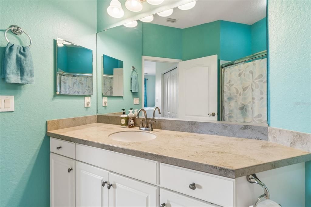 For Sale: $275,000 (2 beds, 2 baths, 1206 Square Feet)