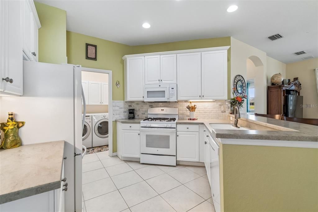 For Sale: $275,000 (2 beds, 2 baths, 1206 Square Feet)