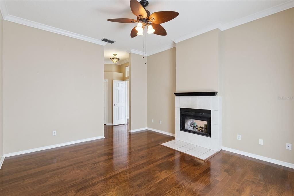 Под контрактом: $465,000 (2 спален, 2 ванн, 1514 Квадратных фут)