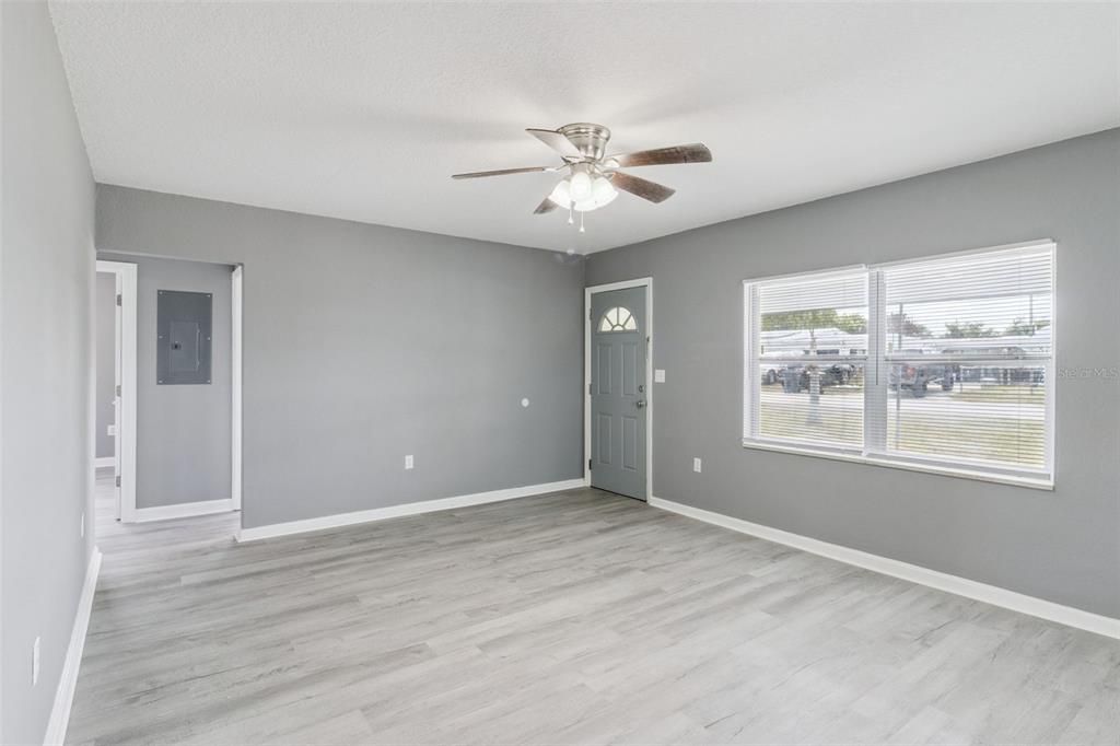 For Sale: $169,900 (3 beds, 1 baths, 980 Square Feet)