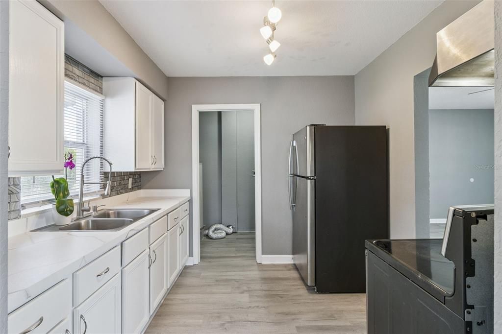 For Sale: $169,900 (3 beds, 1 baths, 980 Square Feet)