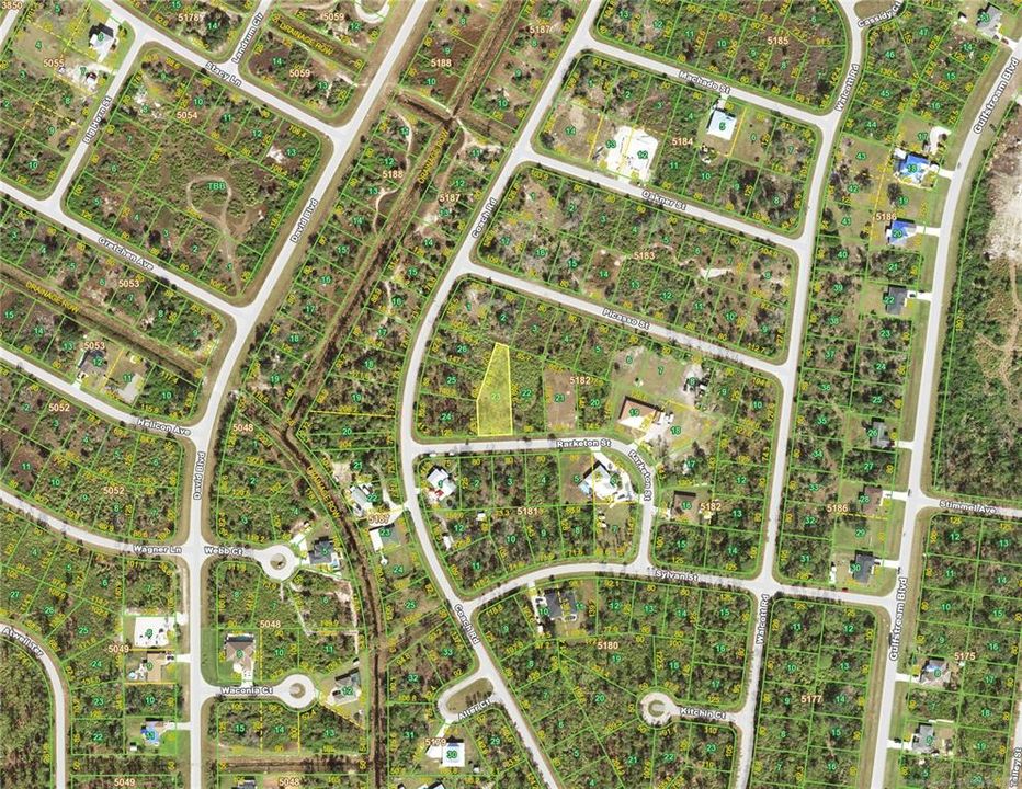 На продажу: $13,900 (0.32 acres)