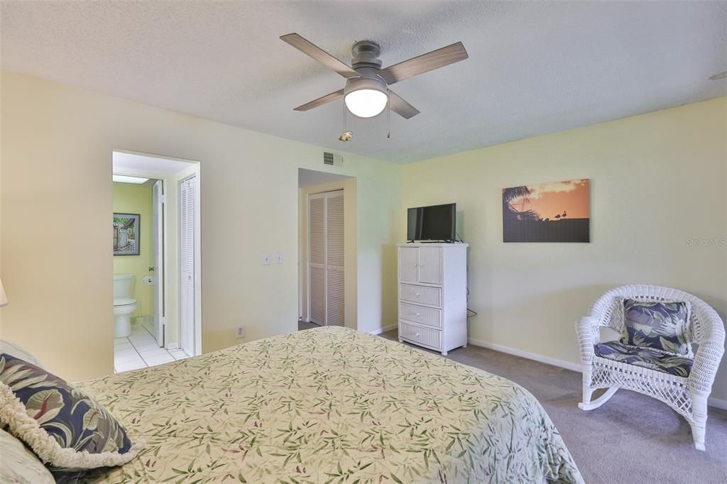 For Rent: $2,100 (2 beds, 2 baths, 1296 Square Feet)