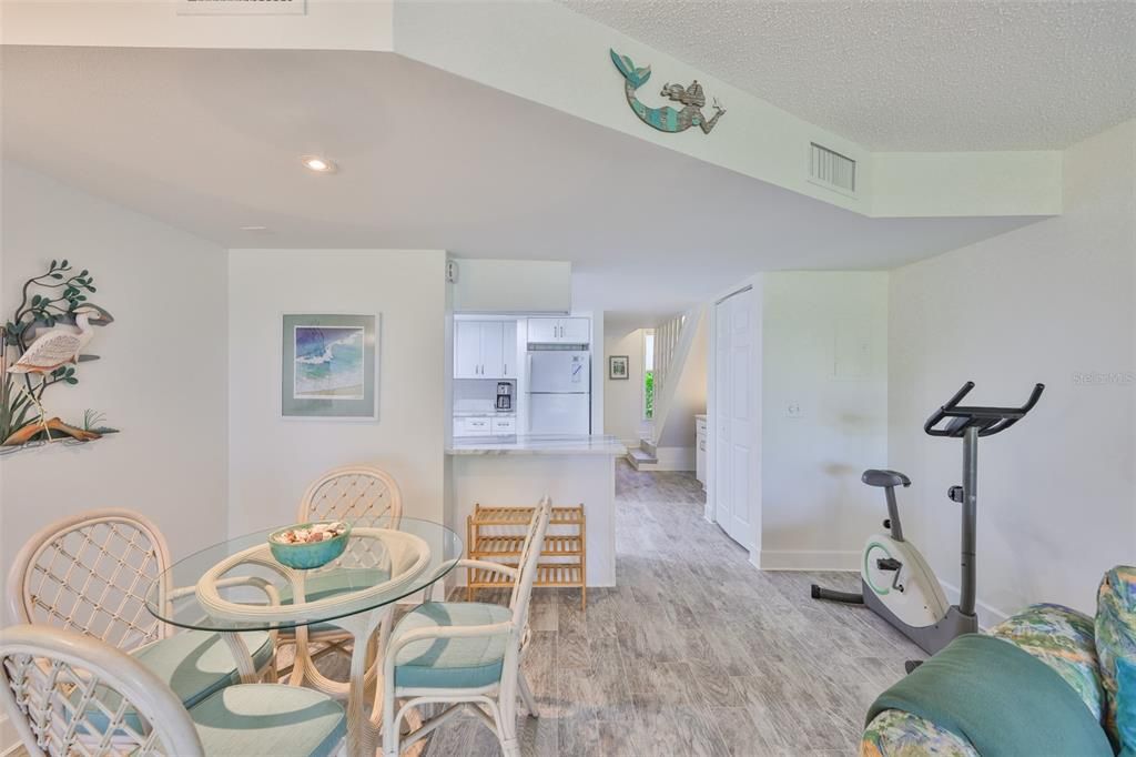 For Rent: $2,100 (2 beds, 2 baths, 1296 Square Feet)