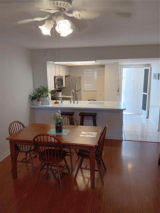 En Venta: $174,900 (2 camas, 2 baños, 871 Pies cuadrados)