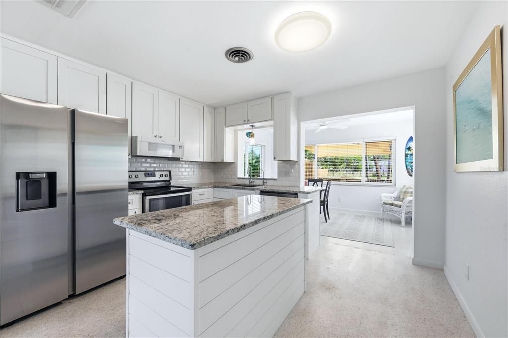 For Sale: $325,000 (3 beds, 2 baths, 1063 Square Feet)