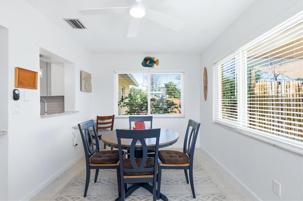 For Sale: $325,000 (3 beds, 2 baths, 1063 Square Feet)