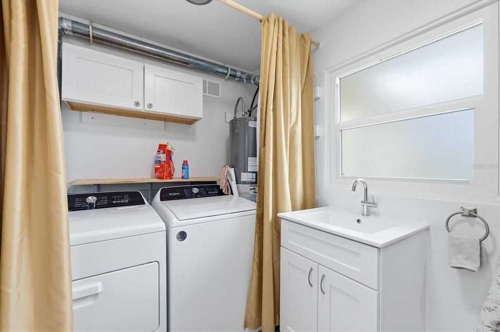 For Sale: $325,000 (3 beds, 2 baths, 1063 Square Feet)