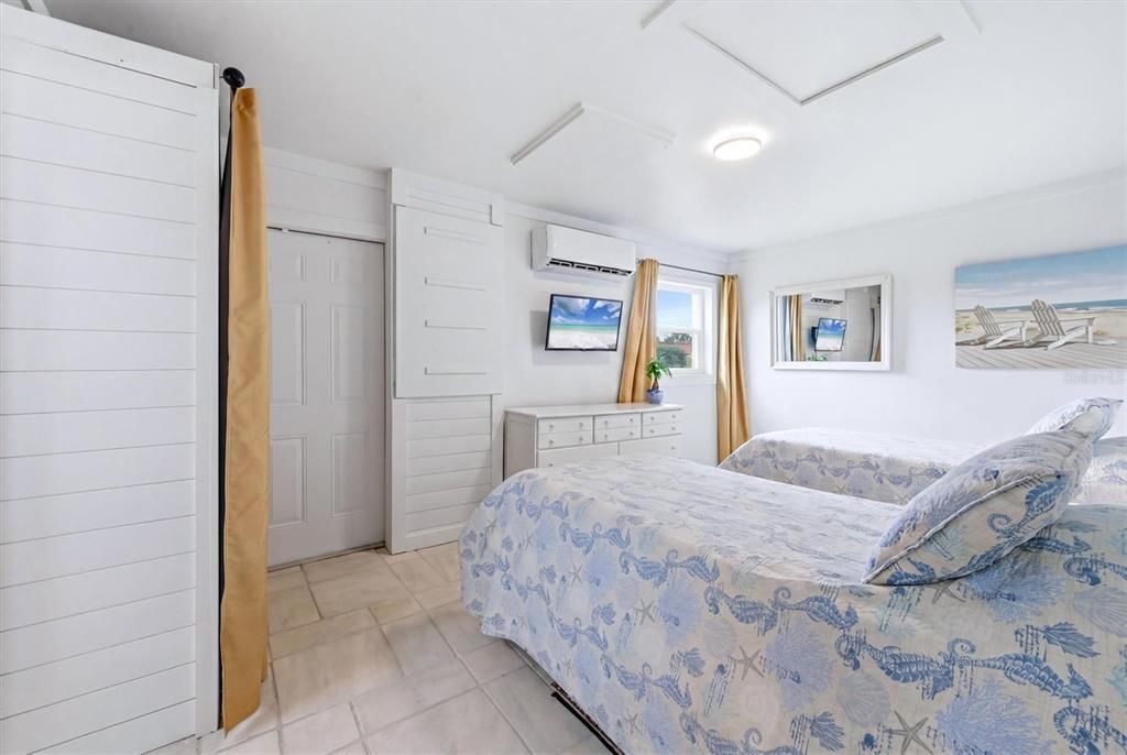 For Sale: $325,000 (3 beds, 2 baths, 1063 Square Feet)