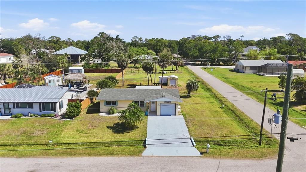 For Sale: $325,000 (3 beds, 2 baths, 1063 Square Feet)