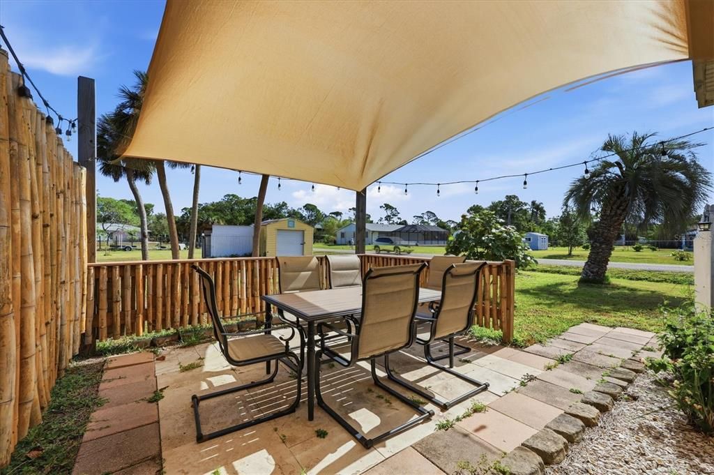 For Sale: $325,000 (3 beds, 2 baths, 1063 Square Feet)