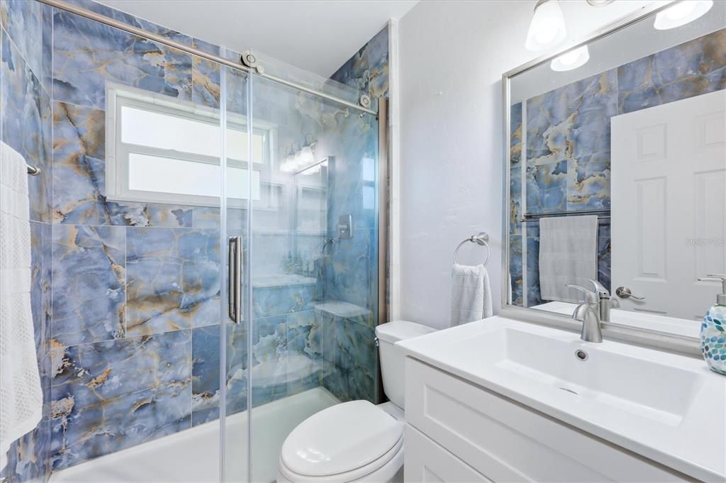 For Sale: $325,000 (3 beds, 2 baths, 1063 Square Feet)