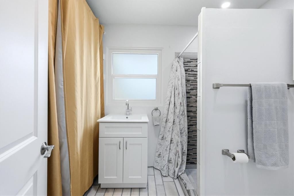 For Sale: $325,000 (3 beds, 2 baths, 1063 Square Feet)