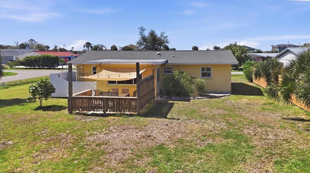 For Sale: $325,000 (3 beds, 2 baths, 1063 Square Feet)