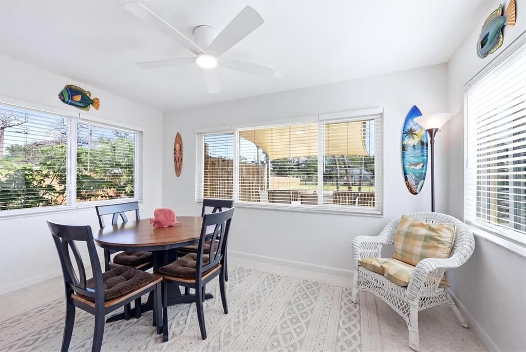 For Sale: $325,000 (3 beds, 2 baths, 1063 Square Feet)