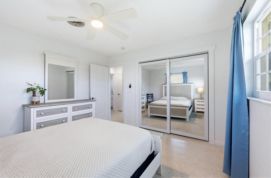 For Sale: $325,000 (3 beds, 2 baths, 1063 Square Feet)