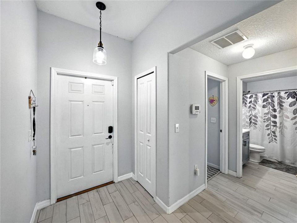 For Rent: $2,400 (3 beds, 2 baths, 1555 Square Feet)