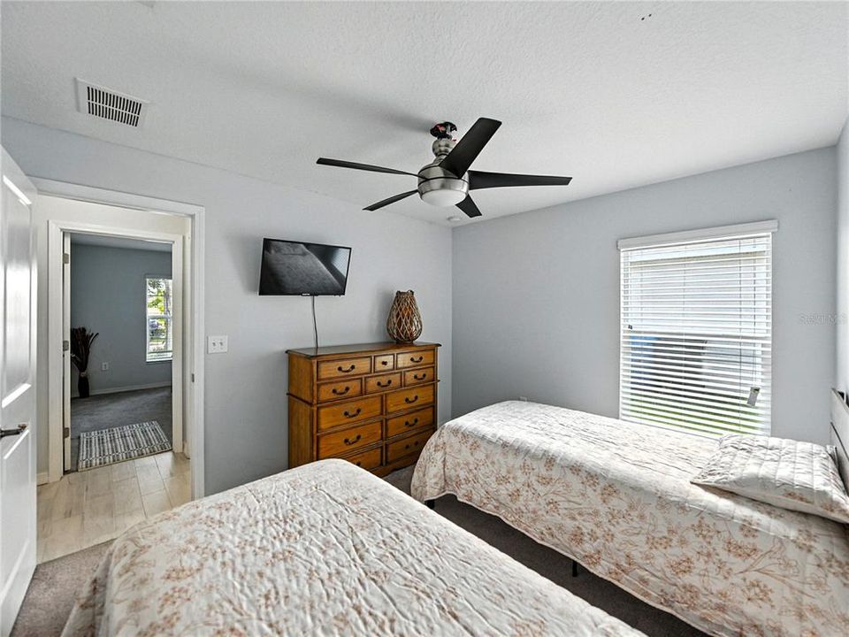 For Rent: $2,400 (3 beds, 2 baths, 1555 Square Feet)