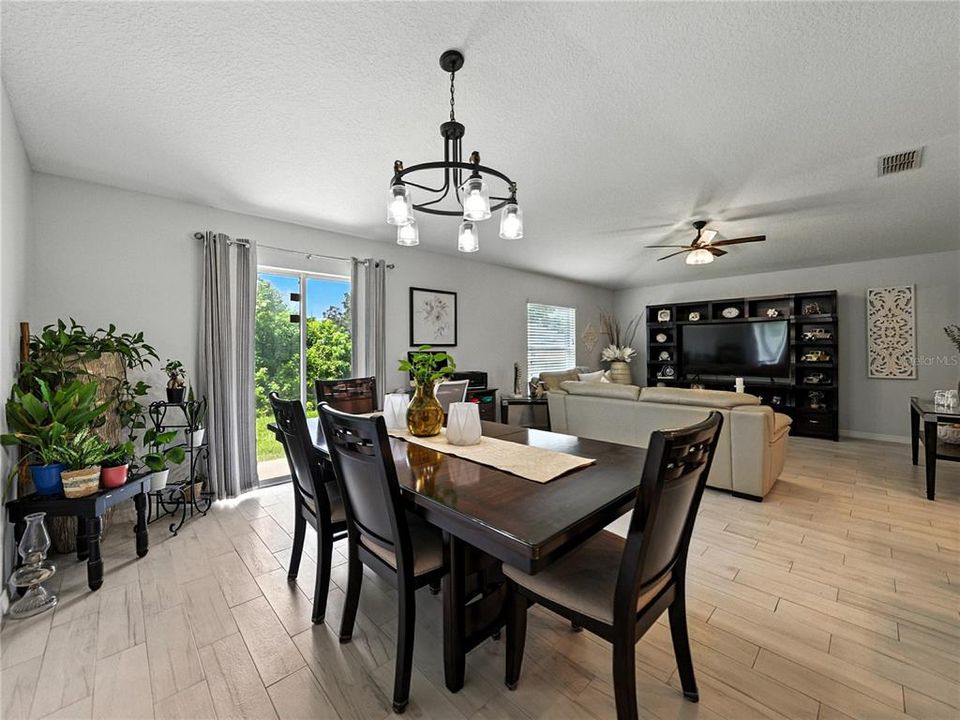 For Rent: $2,400 (3 beds, 2 baths, 1555 Square Feet)