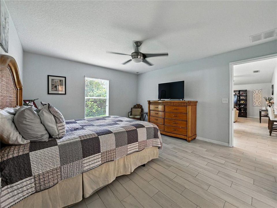For Rent: $2,400 (3 beds, 2 baths, 1555 Square Feet)