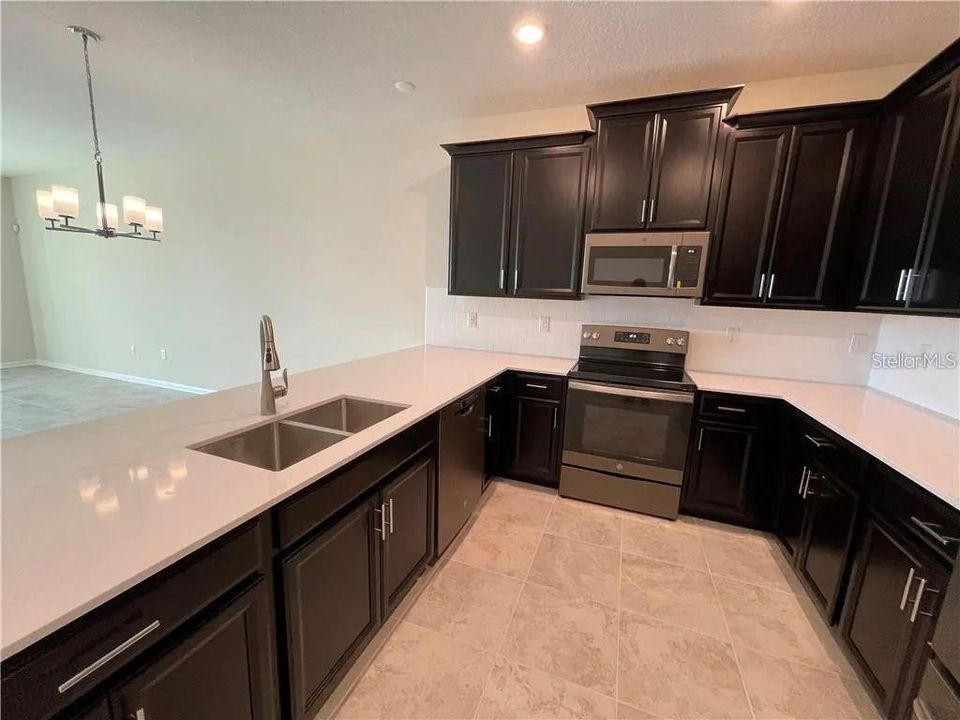 Active With Contract: $290,000 (3 beds, 2 baths, 1787 Square Feet)