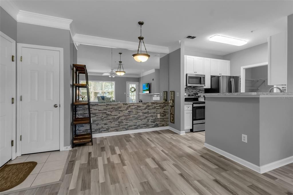 Active With Contract: $187,000 (2 beds, 1 baths, 1008 Square Feet)