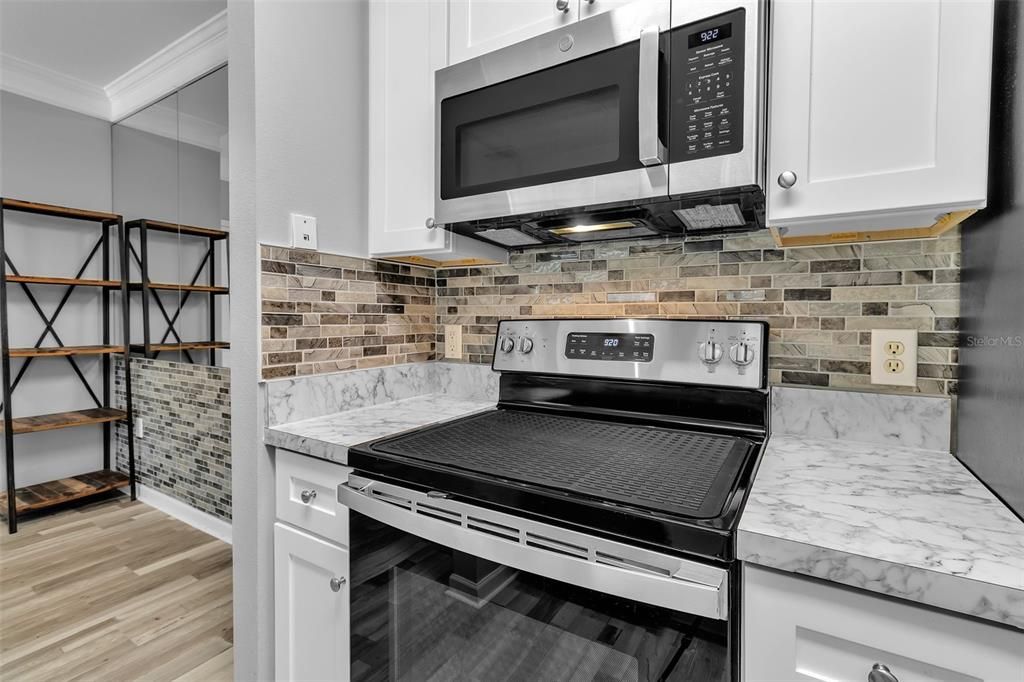 Active With Contract: $187,000 (2 beds, 1 baths, 1008 Square Feet)
