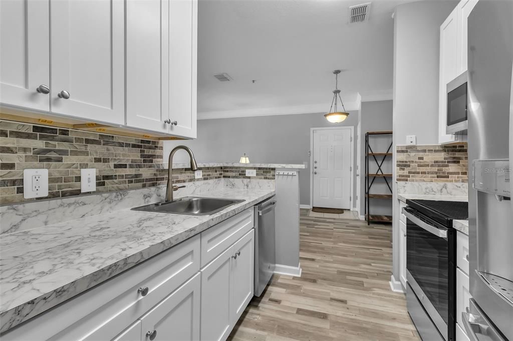 Active With Contract: $187,000 (2 beds, 1 baths, 1008 Square Feet)