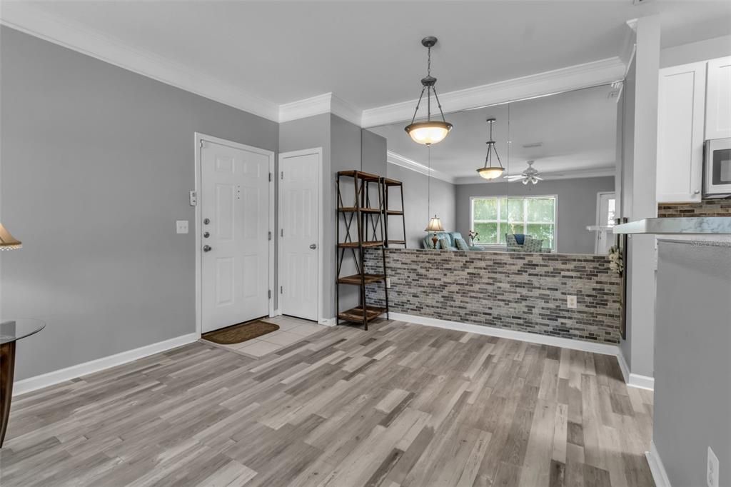 Active With Contract: $187,000 (2 beds, 1 baths, 1008 Square Feet)